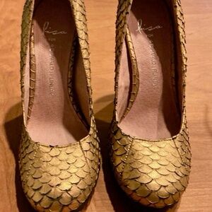 Donald Pliner "Rawna" Slip-On Pumps, Size 6